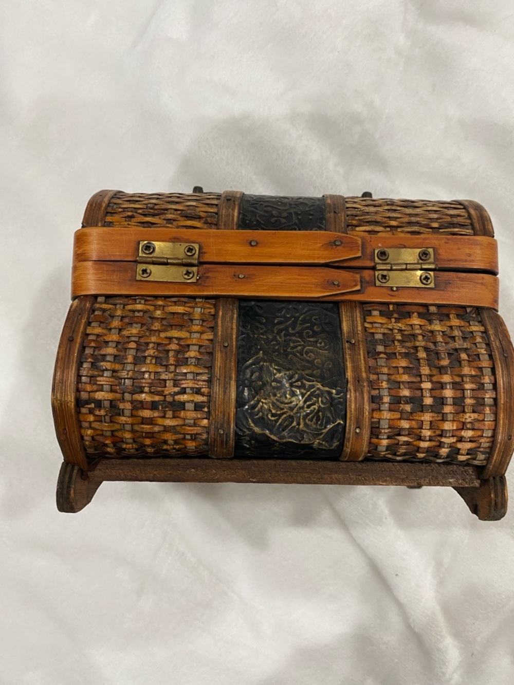 VINTAGE Woven Rattan Treasure Chest Jewelry Box - Brown - Picture 4 of 11